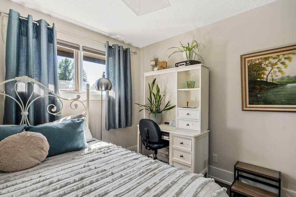 MLS® A2250041 - 410 Elbow Park Lane SW in Elbow Park Calgary, Residential