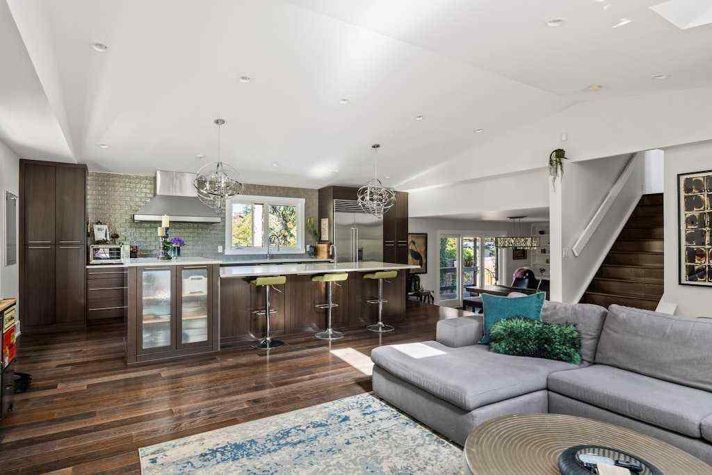 MLS® A2250041 - 410 Elbow Park Lane SW in Elbow Park Calgary, Residential