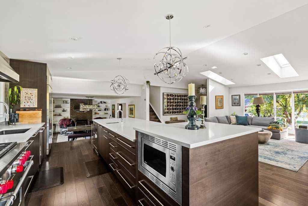 MLS® A2250041 - 410 Elbow Park Lane SW in Elbow Park Calgary, Residential