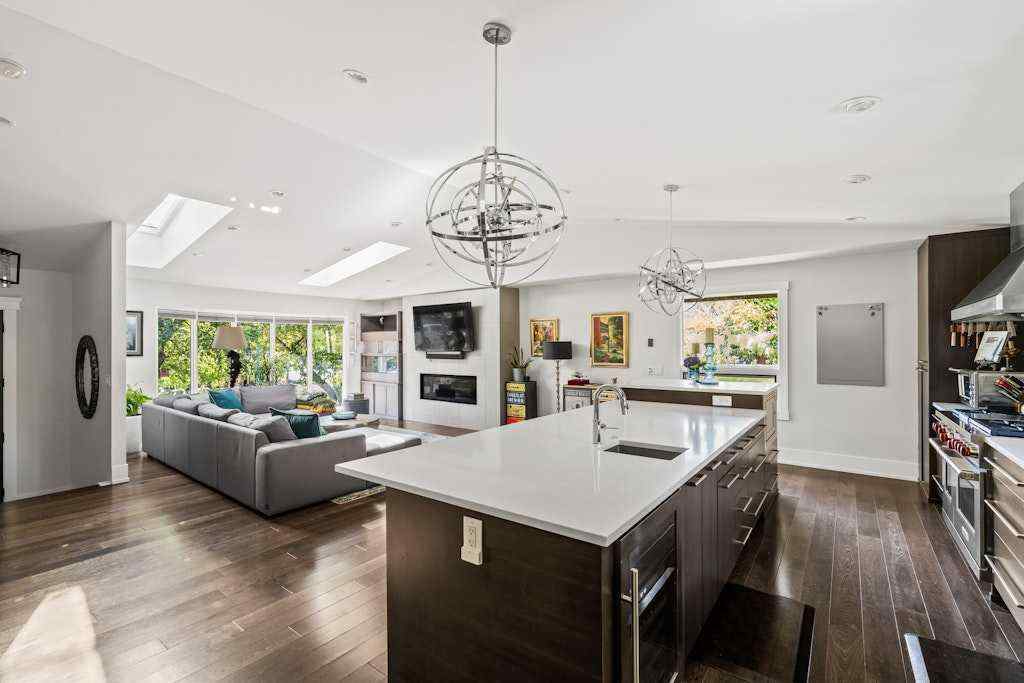 MLS® A2250041 - 410 Elbow Park Lane SW in Elbow Park Calgary, Residential