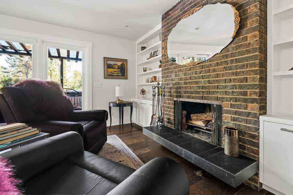 MLS® A2250041 - 410 Elbow Park Lane SW in Elbow Park Calgary, Residential