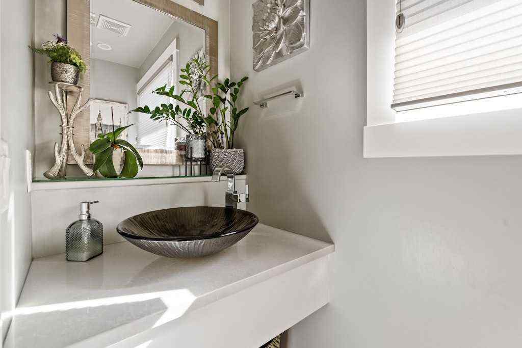 MLS® A2250041 - 410 Elbow Park Lane SW in Elbow Park Calgary, Residential