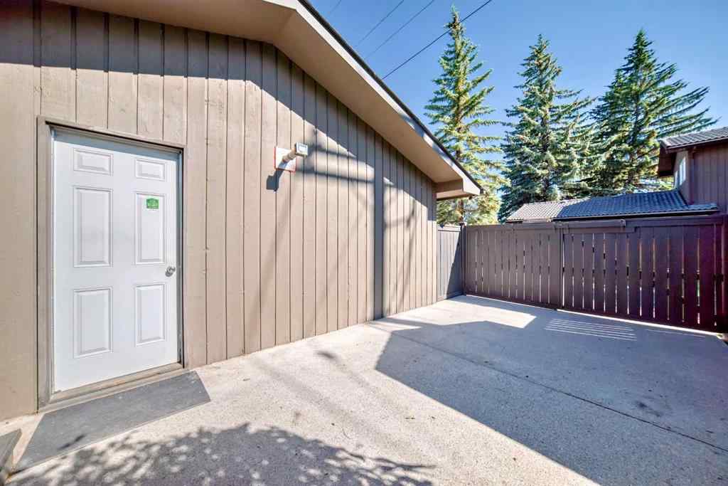 MLS® A2250055 - 3020 Palliser Drive SW in Oakridge Calgary, Residential