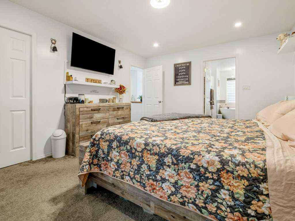 MLS® A2250065 - 102 Fairmont Garden Road S in Fairmont Lethbridge, Residential
