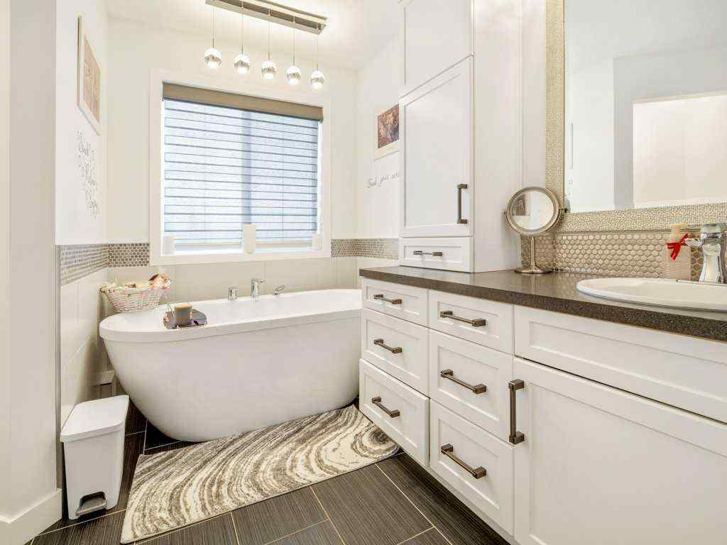 MLS® A2250065 - 102 Fairmont Garden Road S in Fairmont Lethbridge, Residential