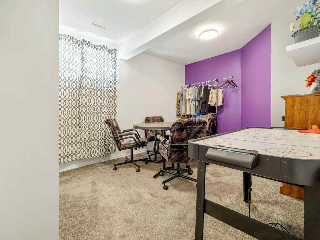 MLS® A2250065 - 102 Fairmont Garden Road S in Fairmont Lethbridge, Residential