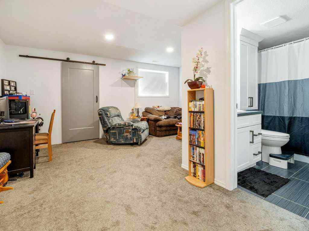 MLS® A2250065 - 102 Fairmont Garden Road S in Fairmont Lethbridge, Residential