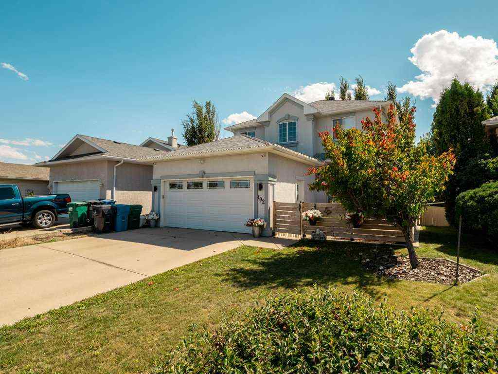 MLS® A2250065 - 102 Fairmont Garden Road S in Fairmont Lethbridge, Residential