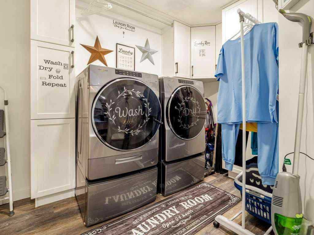 MLS® A2250065 - 102 Fairmont Garden Road S in Fairmont Lethbridge, Residential