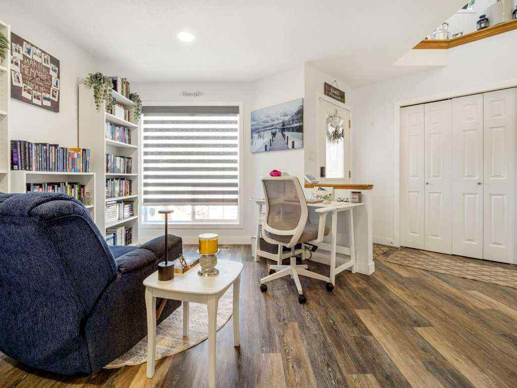 MLS® A2250065 - 102 Fairmont Garden Road S in Fairmont Lethbridge, Residential