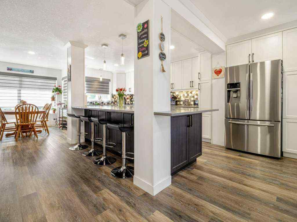 MLS® A2250065 - 102 Fairmont Garden Road S in Fairmont Lethbridge, Residential
