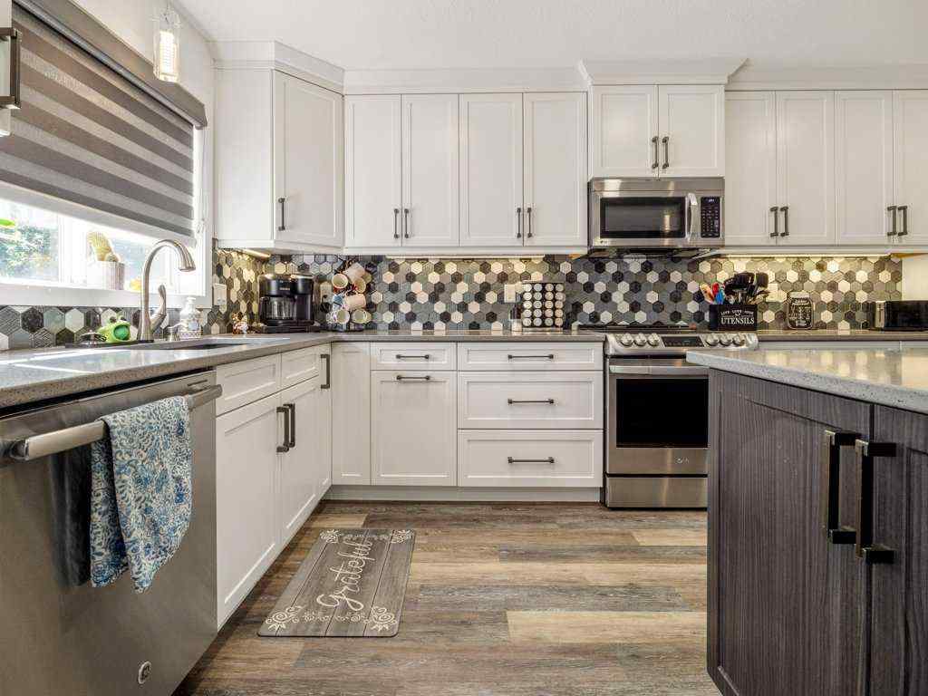 MLS® A2250065 - 102 Fairmont Garden Road S in Fairmont Lethbridge, Residential
