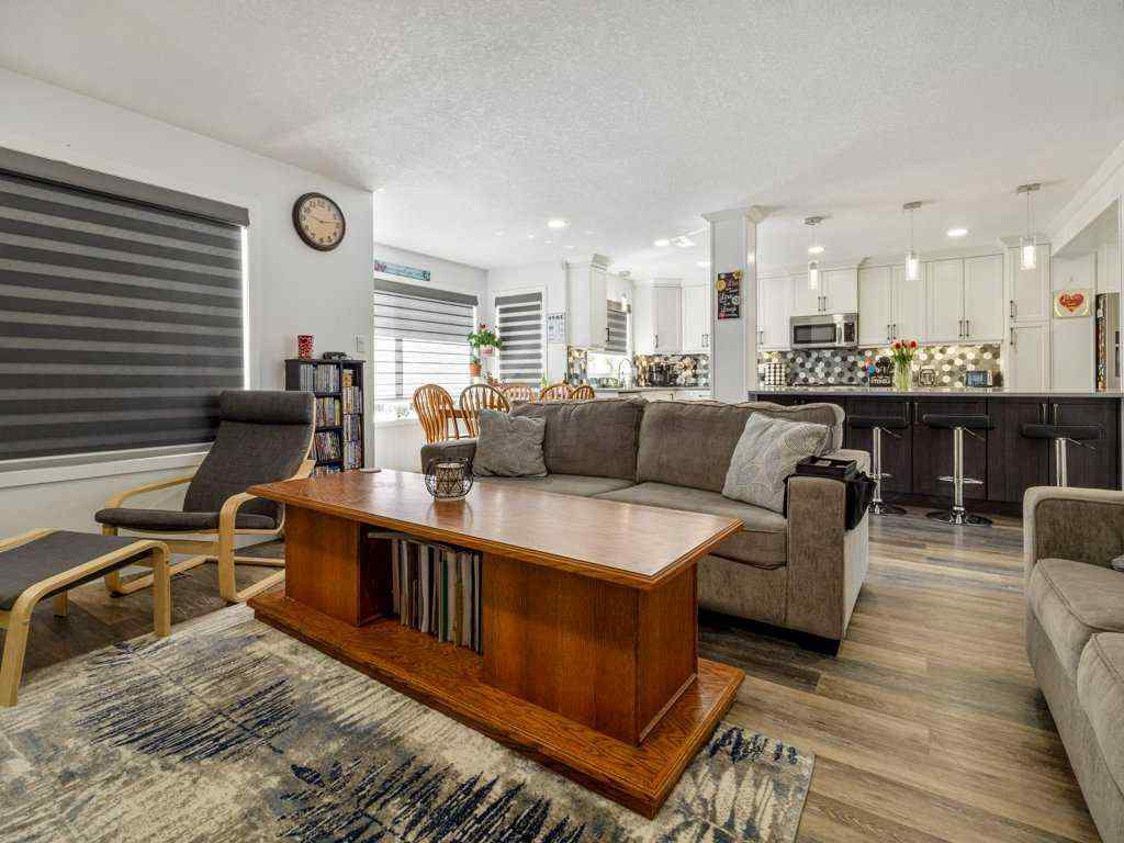 MLS® A2250065 - 102 Fairmont Garden Road S in Fairmont Lethbridge, Residential