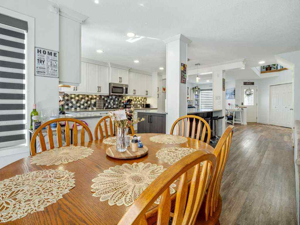MLS® A2250065 - 102 Fairmont Garden Road S in Fairmont Lethbridge, Residential