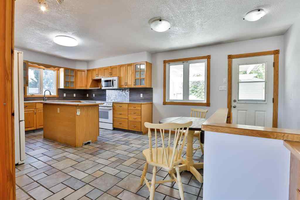 MLS® A2250075 - 1910 24 Avenue N in Winston Churchill Lethbridge, Residential