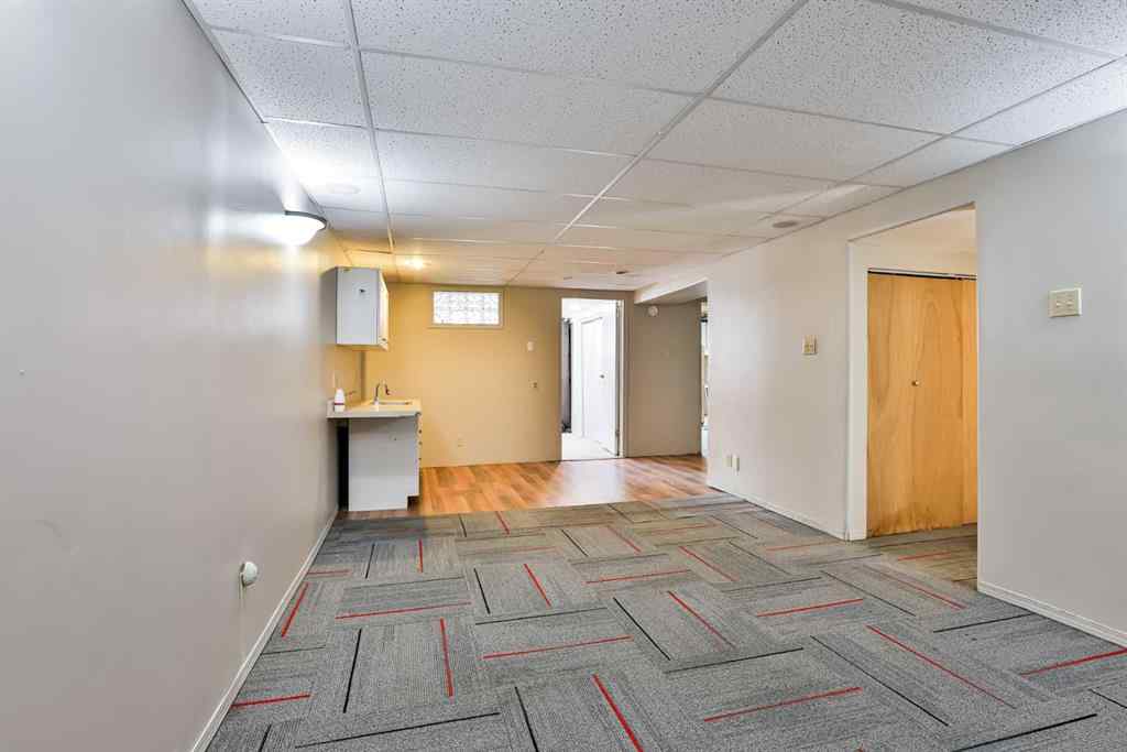 MLS® A2250075 - 1910 24 Avenue N in Winston Churchill Lethbridge, Residential