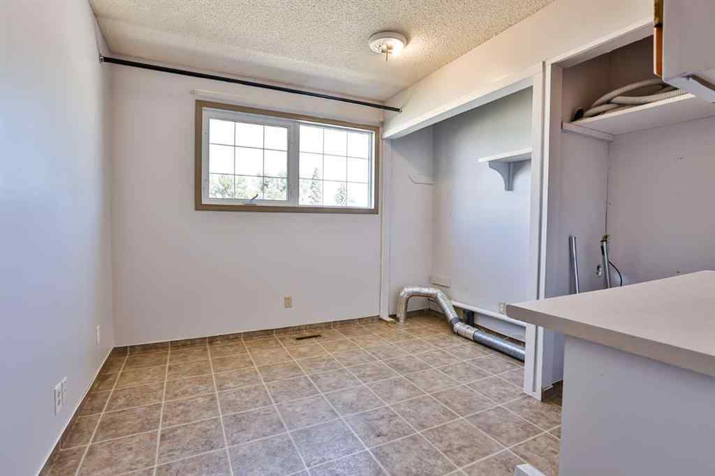 MLS® A2250075 - 1910 24 Avenue N in Winston Churchill Lethbridge, Residential