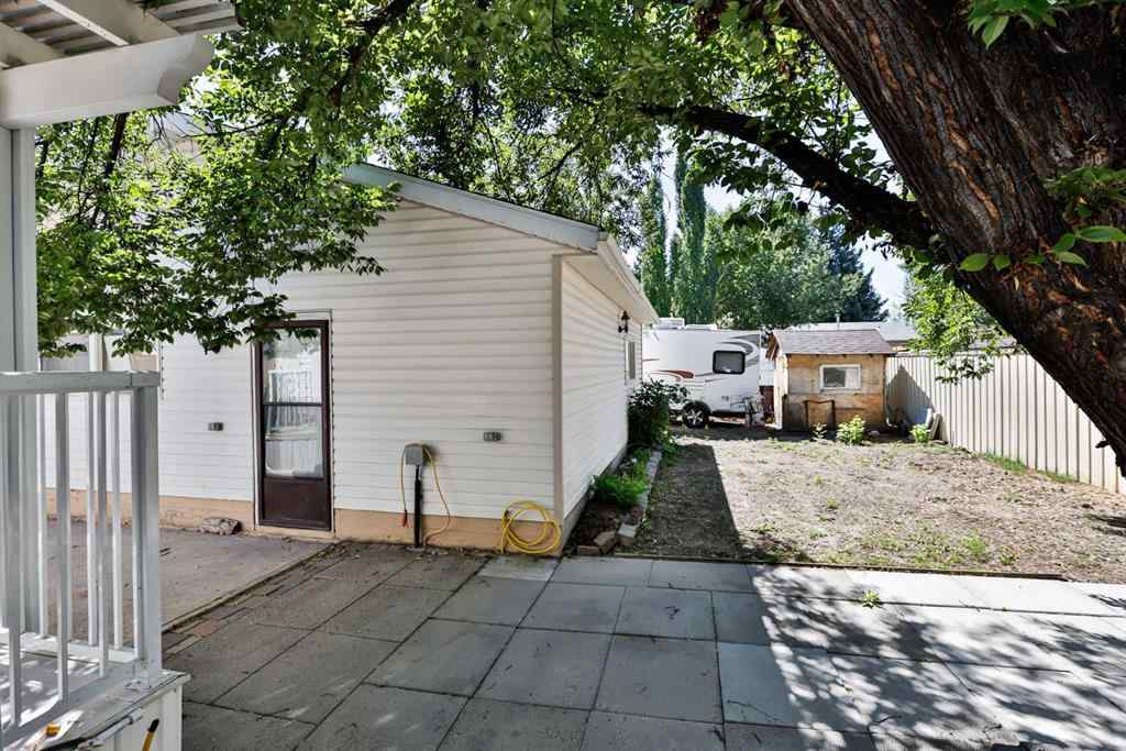 MLS® A2250075 - 1910 24 Avenue N in Winston Churchill Lethbridge, Residential