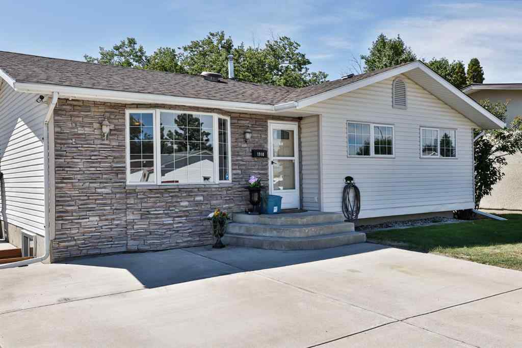 MLS® A2250075 - 1910 24 Avenue N in Winston Churchill Lethbridge, Residential