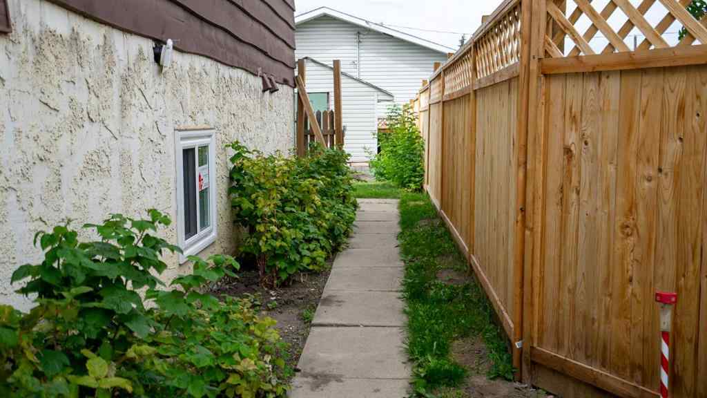 MLS® A2250096 - 7007 59 Avenue  in Glendale Red Deer, Residential