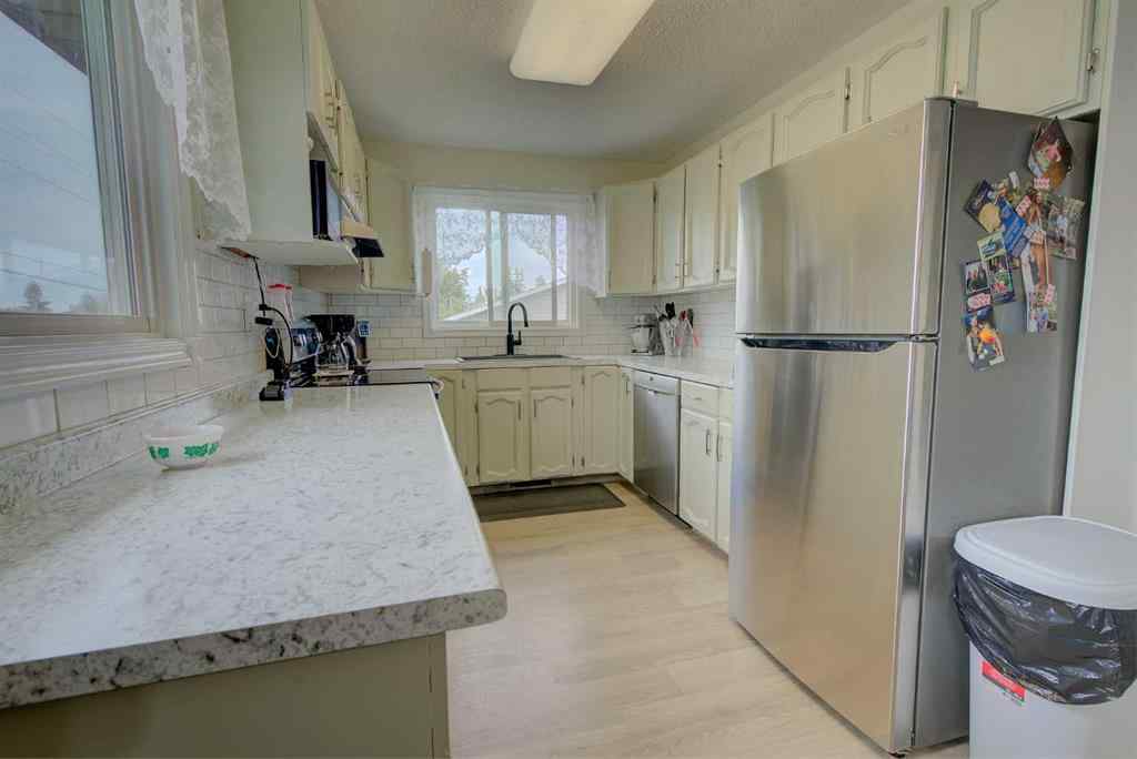 MLS® A2250096 - 7007 59 Avenue  in Glendale Red Deer, Residential