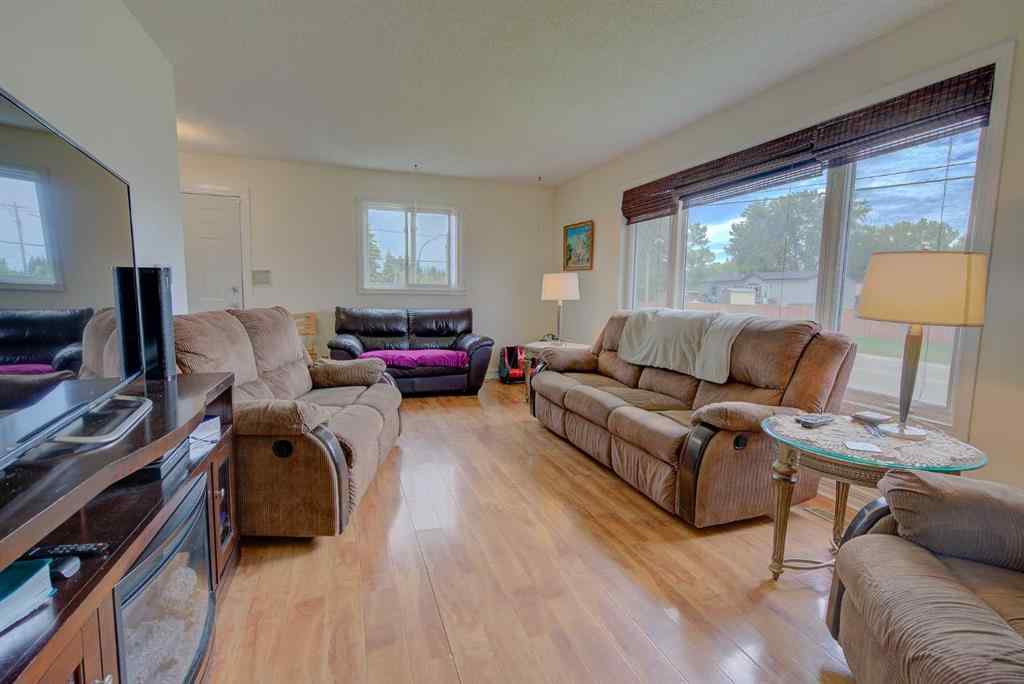 MLS® A2250096 - 7007 59 Avenue  in Glendale Red Deer, Residential