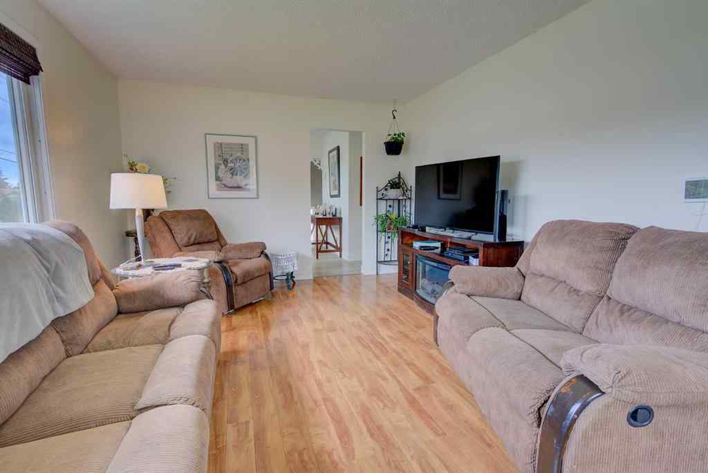 MLS® A2250096 - 7007 59 Avenue  in Glendale Red Deer, Residential