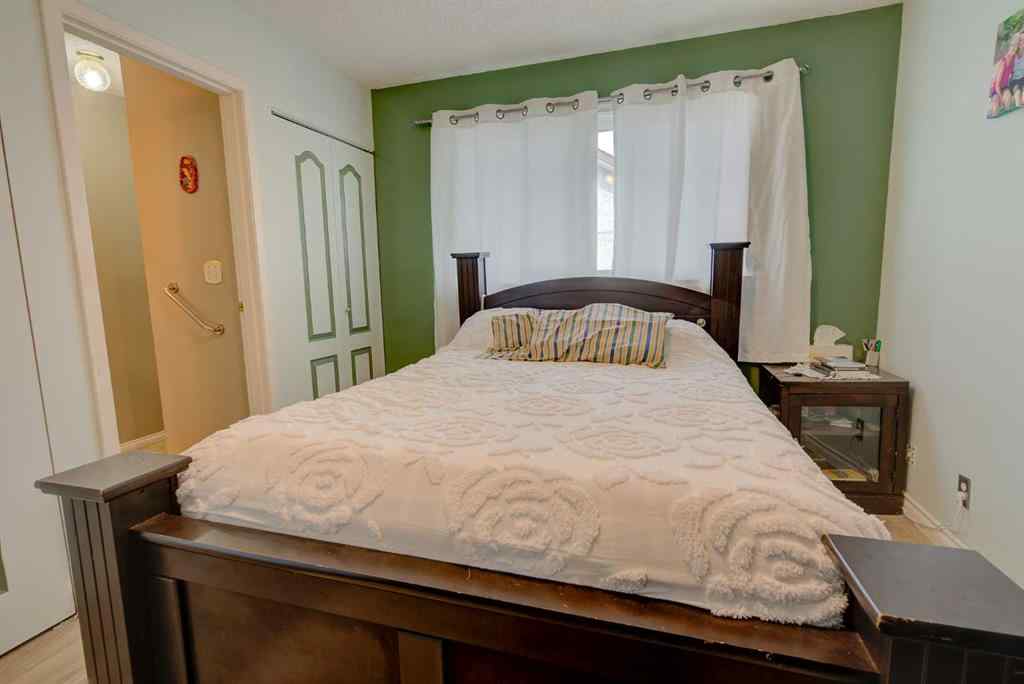 MLS® A2250096 - 7007 59 Avenue  in Glendale Red Deer, Residential