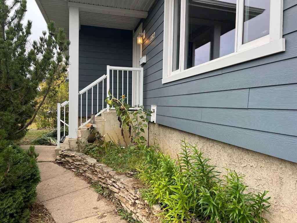 MLS® A2250102 - 182 Clenell Crescent  in Dickinsfield Fort McMurray, Residential