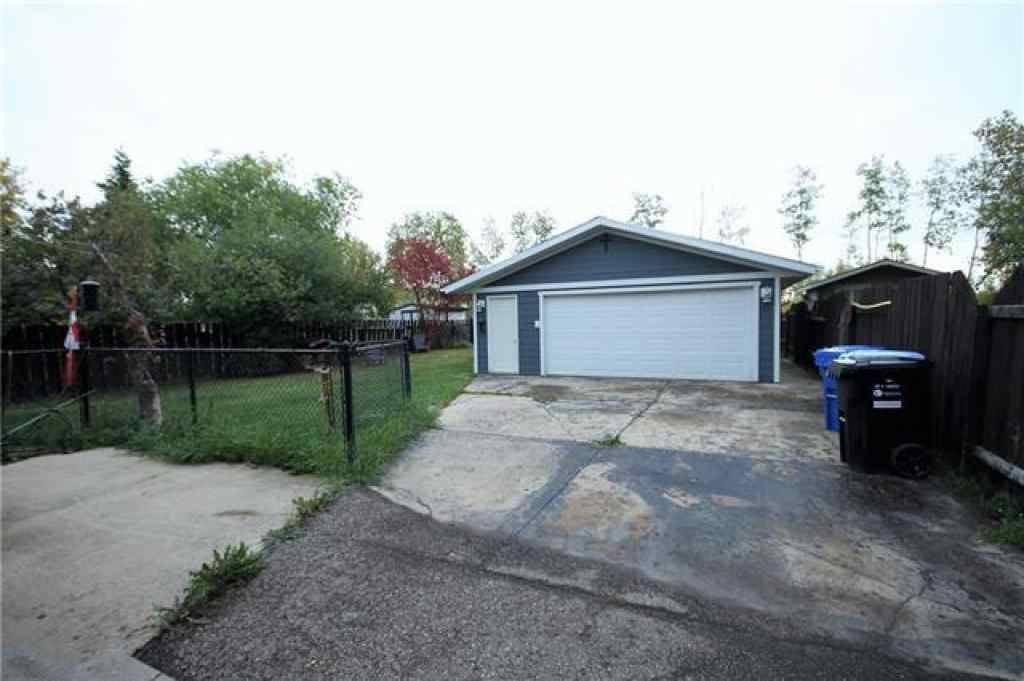 MLS® A2250102 - 182 Clenell Crescent  in Dickinsfield Fort McMurray, Residential
