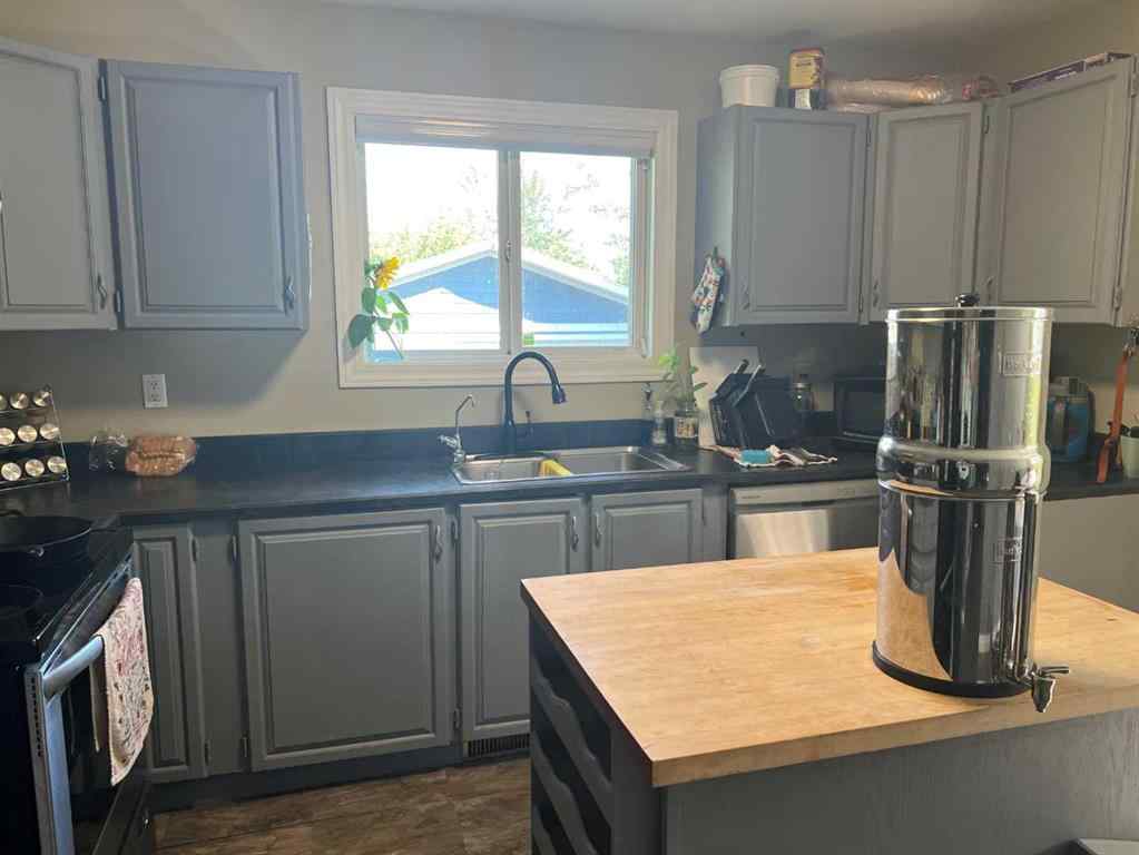 MLS® A2250102 - 182 Clenell Crescent  in Dickinsfield Fort McMurray, Residential