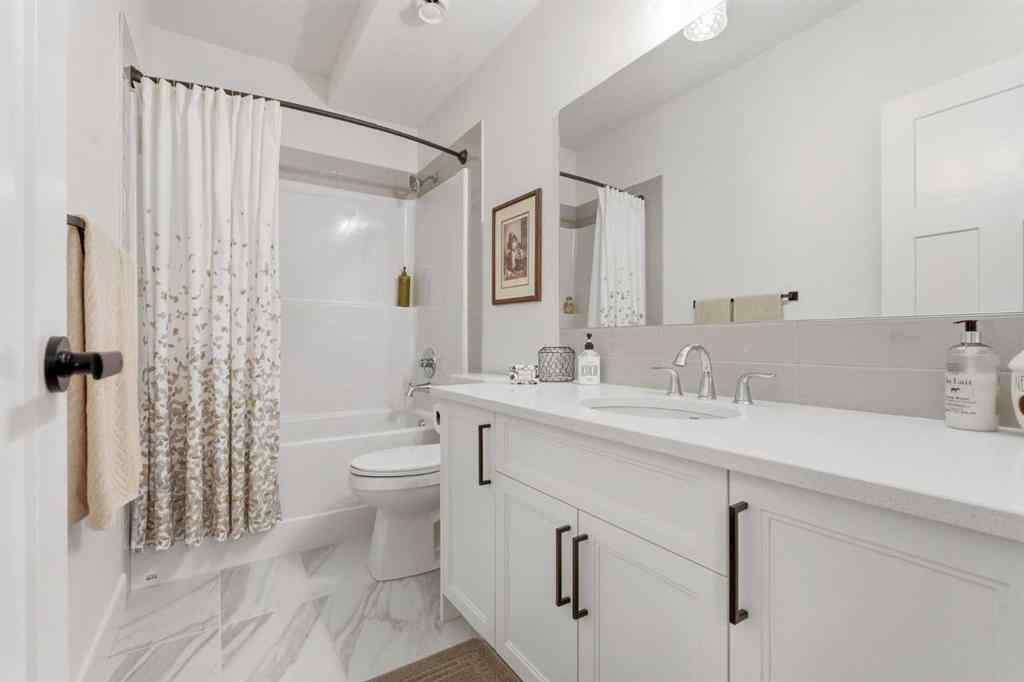 MLS® A2250106 - 352 Coopersfield Rise SW in Coopers Crossing Airdrie, Residential