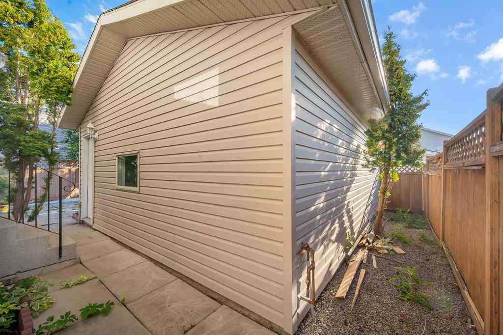 MLS® A2250107 - 39 Anaheim Court NE in Monterey Park Calgary, Residential