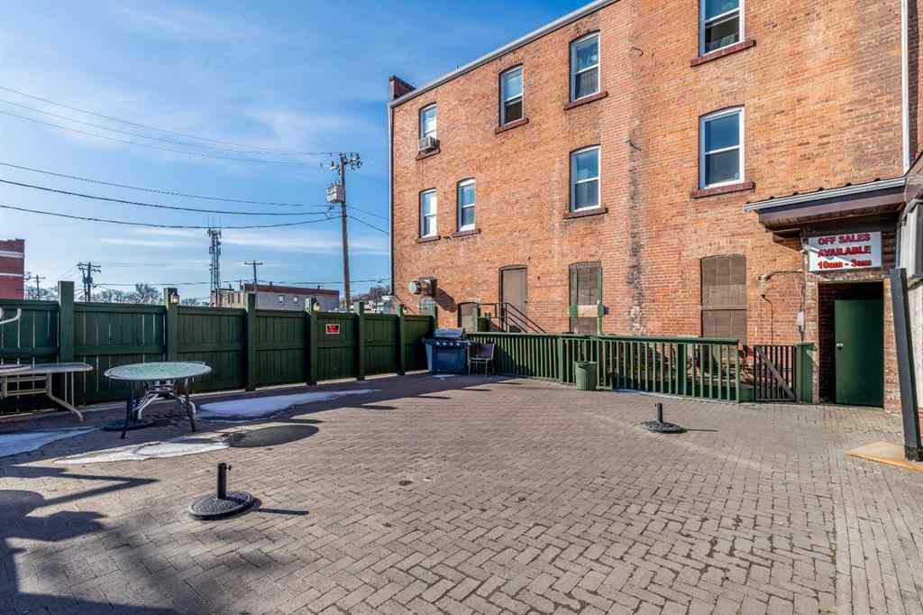 MLS® A2250124 - 733 4 Street SE in River Flats Medicine Hat, Commercial