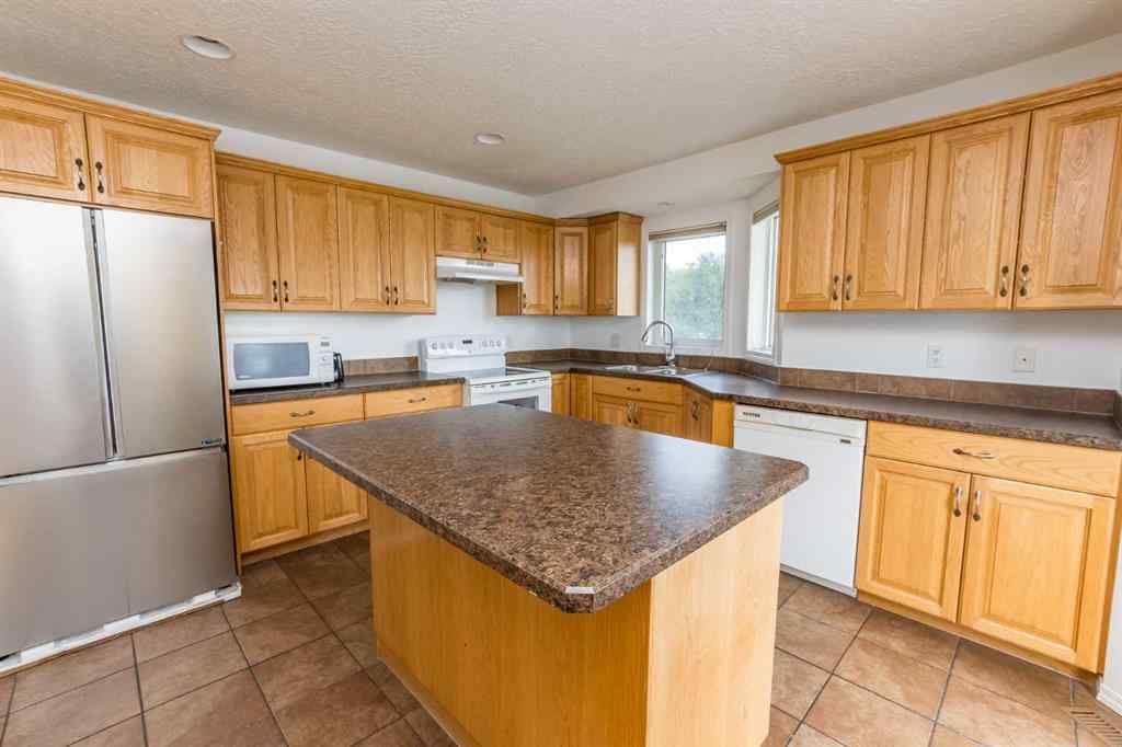 MLS® A2250132 - 1003 10 Avenue  in N/A Beaverlodge, Residential
