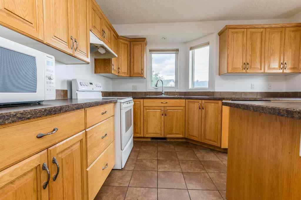 MLS® A2250132 - 1003 10 Avenue  in N/A Beaverlodge, Residential