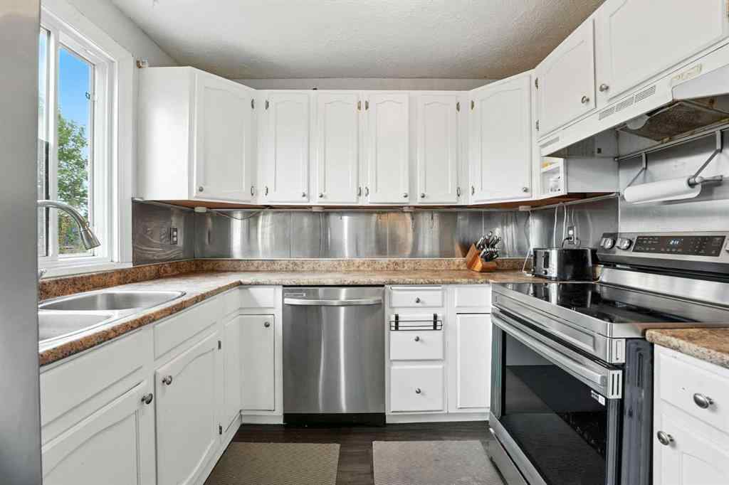 MLS® A2250145 - 3209 Doverville Crescent SE in Dover Calgary, Residential