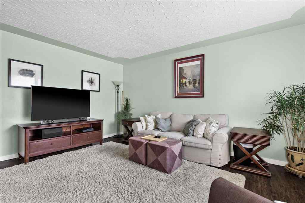 MLS® A2250152 - 527 29 Street NW in Parkdale Calgary, Residential