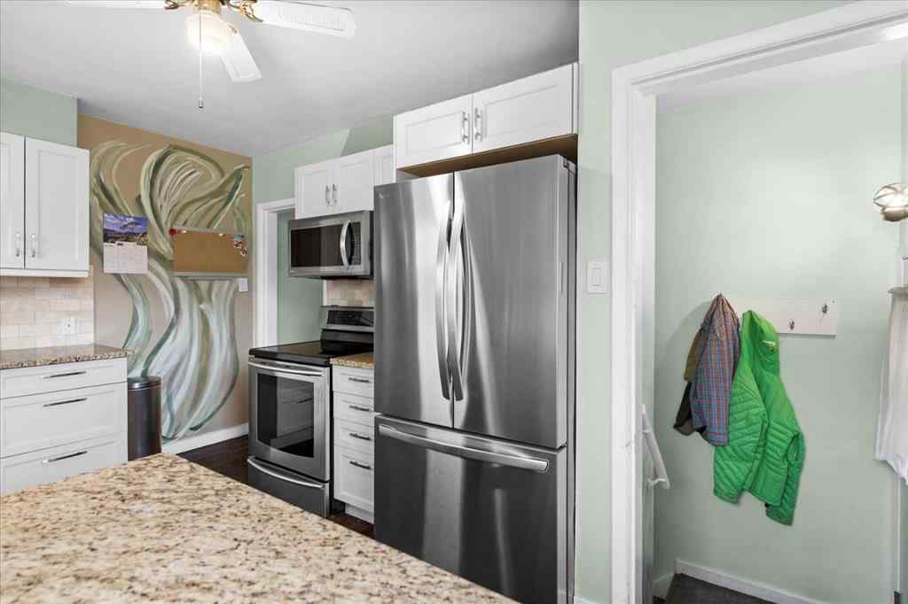 MLS® A2250152 - 527 29 Street NW in Parkdale Calgary, Residential