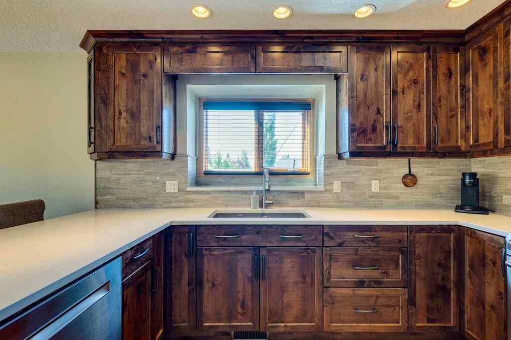 MLS® A2250154 - 285 Hawkstone Drive NW in Hawkwood Calgary, Residential