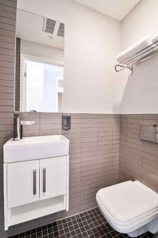 MLS® A2250165 - 515 4 Avenue NE in Bridgeland/Riverside Calgary, Commercial