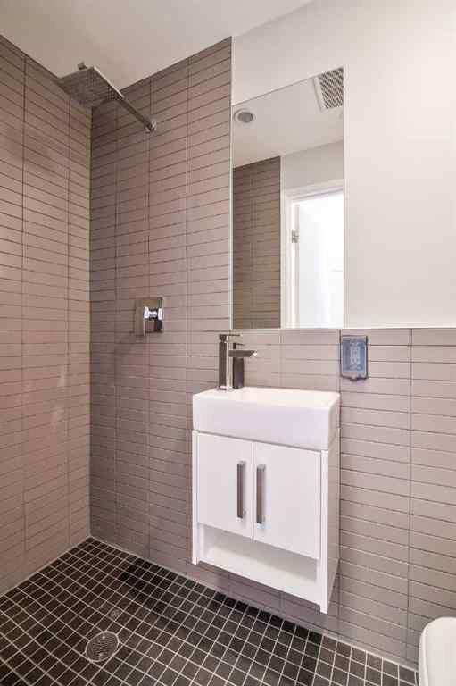 MLS® A2250165 - 515 4 Avenue NE in Bridgeland/Riverside Calgary, Commercial