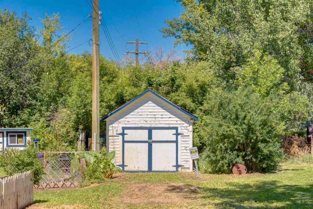 MLS® A2250196 - 235 5 Street  in East Coulee Drumheller, Residential