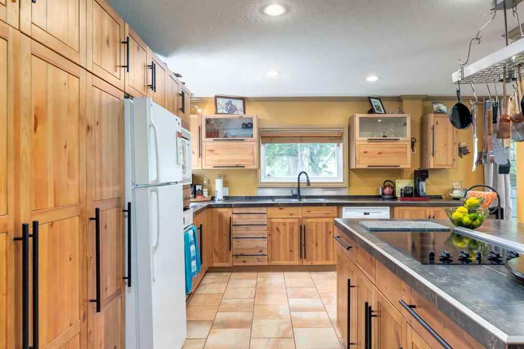 MLS® A2250196 - 235 5 Street  in East Coulee Drumheller, Residential