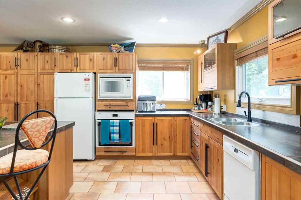 MLS® A2250196 - 235 5 Street  in East Coulee Drumheller, Residential