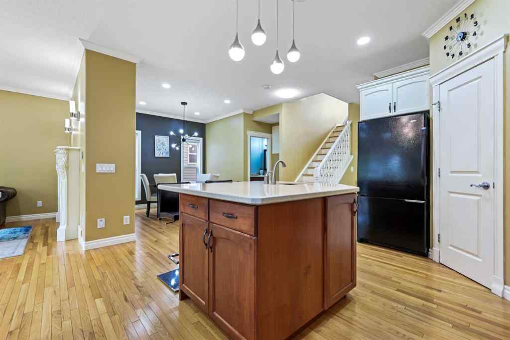 MLS® A2250210 - 8025 Cougar Ridge Avenue SW in Cougar Ridge Calgary, Residential