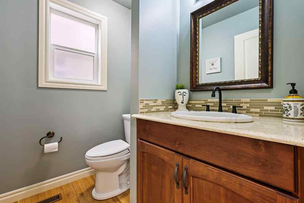 MLS® A2250210 - 8025 Cougar Ridge Avenue SW in Cougar Ridge Calgary, Residential