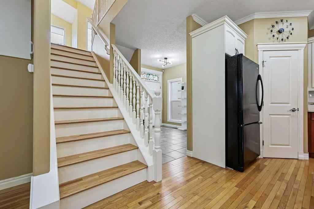 MLS® A2250210 - 8025 Cougar Ridge Avenue SW in Cougar Ridge Calgary, Residential
