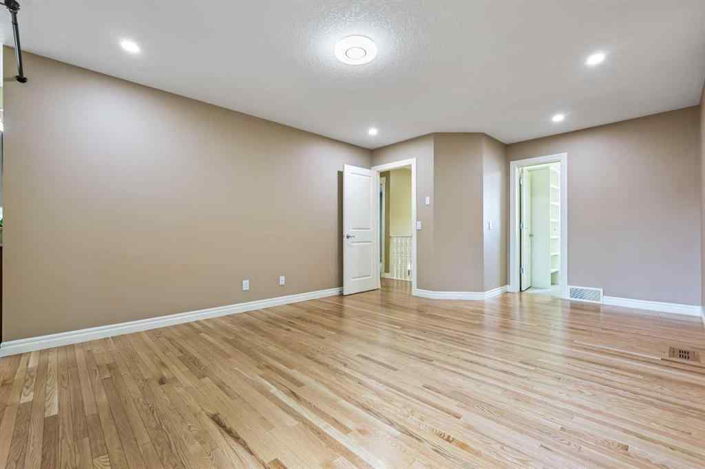 MLS® A2250210 - 8025 Cougar Ridge Avenue SW in Cougar Ridge Calgary, Residential