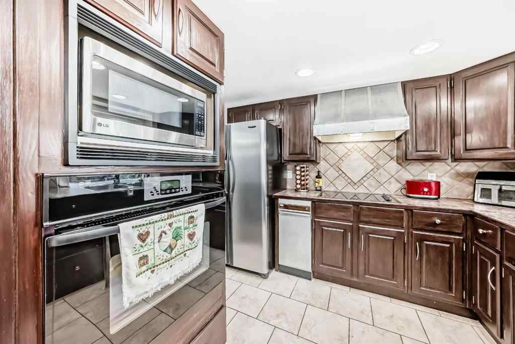 MLS® A2250214 - Unit #215 4037 42 Street NW in Varsity Calgary, Residential